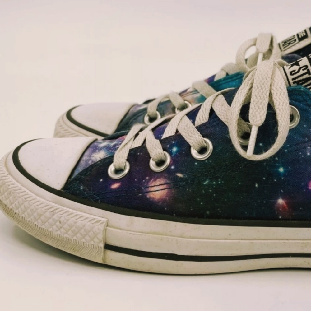 Converse Chuck Taylor All Star Shoes Galaxy Print, Women's 6/Mens 4.5 - Picture 2 of 6